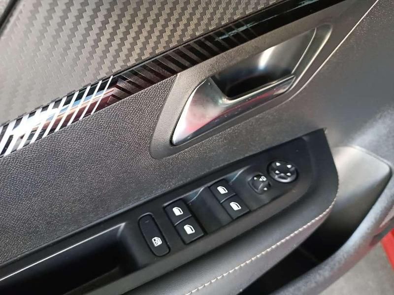 Usado Peugeot 208 Allure 101 CV (74 kW) 2025 Rojo Utilitario
