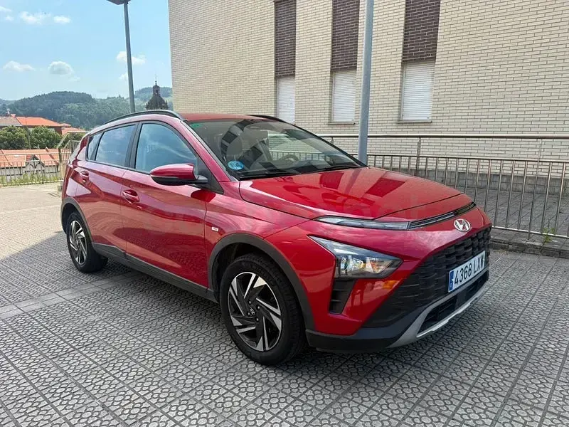 Usado Hyundai Bayon 100 CV (73 kW) 2022 Granate SUV