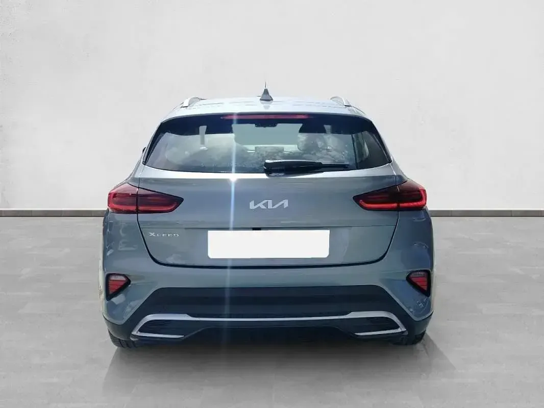 Usado Kia XCeed 101 CV (74 kW) 2025 Gris SUV