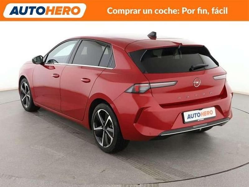 Usado Opel Astra Elegance 131 HP (96 kW) 2023 Vermelho Sedan