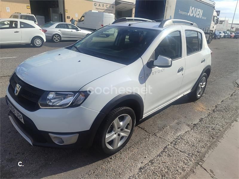 Usado Dacia Sandero Stepway 90 CV (66 kW) 2014 Blanco Berlina