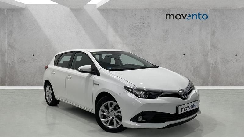 Blanco Usado 2018 Toyota Auris Hybrid Active Berlina | 15.990 € (Precio justo) - Imagen 1/4