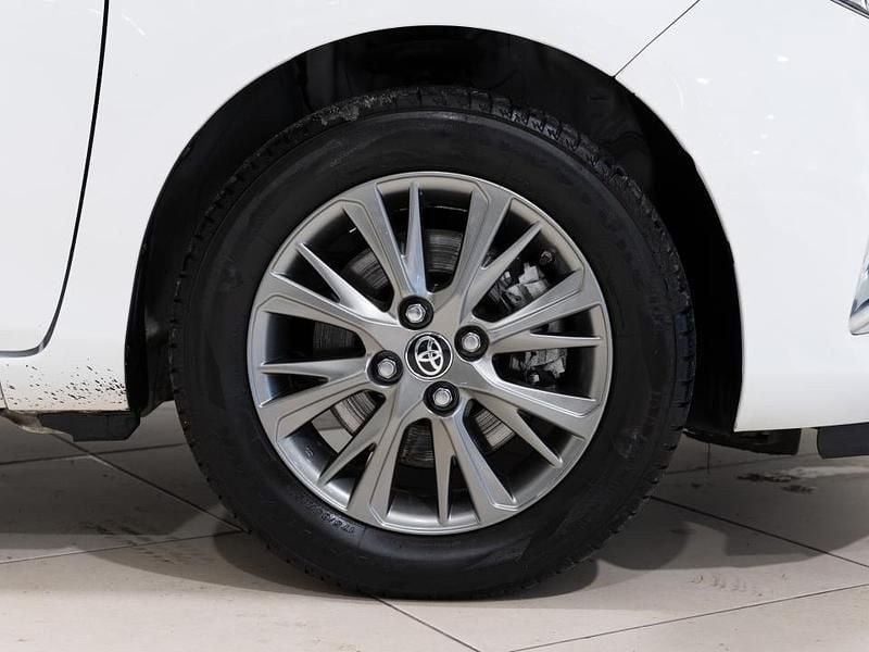 Usado Toyota Yaris Hybrid Active 100 CV (73 kW) 2019 Blanco Berlina