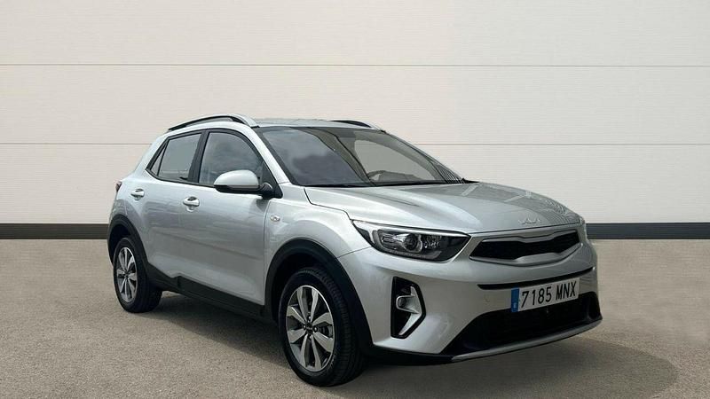 Gris Usado 2024 Kia Stonic SUV | 18.200 € (Precio justo) - Imagen 1/4