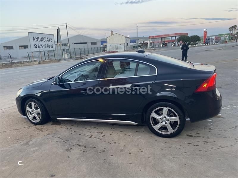 Usado Volvo S60 Momentum 163 CV (119 kW) 2011 Negro Berlina