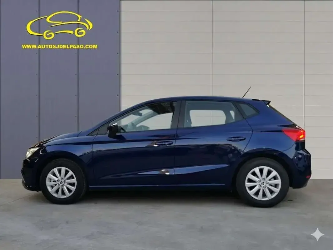 Usado Seat Ibiza Style 110 CV (80 kW) 2022 Azul Utilitario