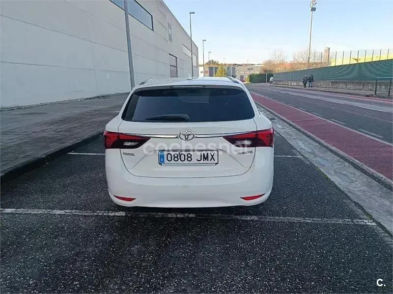 Occasion Toyota Avensis Advance 143 PK (105 kW) 2016 Wit Stationwagen
