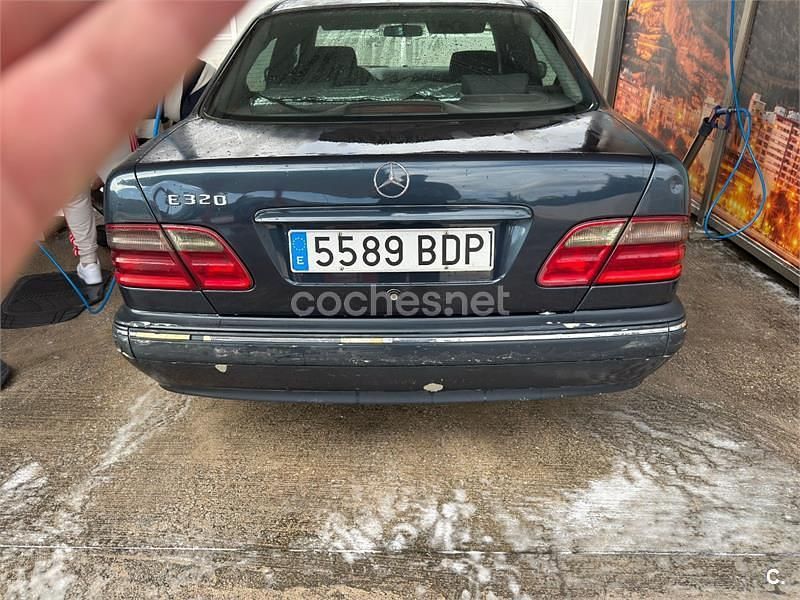 Usado Mercedes E320 Elegance 197 CV (144 kW) 2001 Azul Berlina