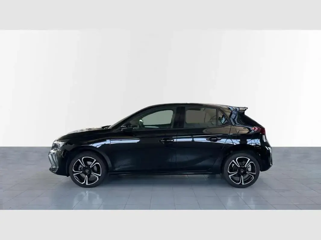 Usado Opel Corsa 110 CV (80 kW) 2025 Negro Utilitario