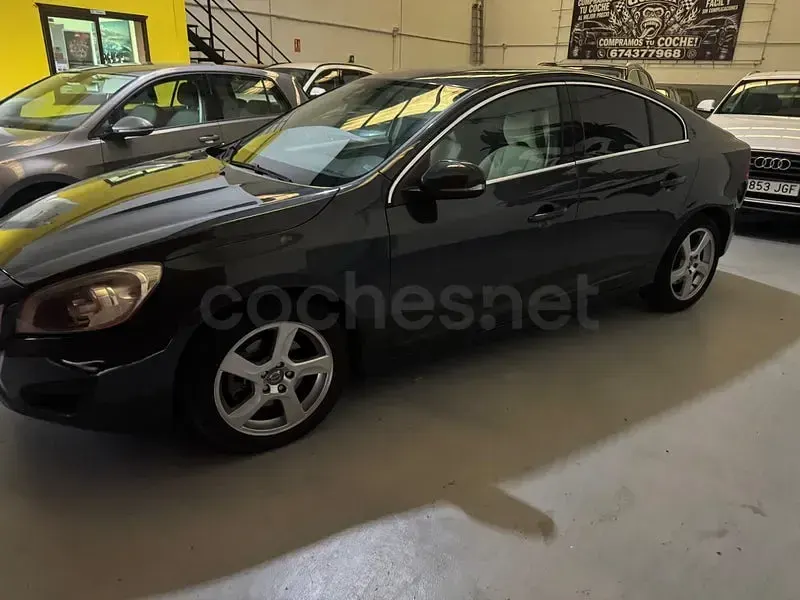 Usado Volvo S60 Kinetic 136 CV (100 kW) 2013 Verde Berlina