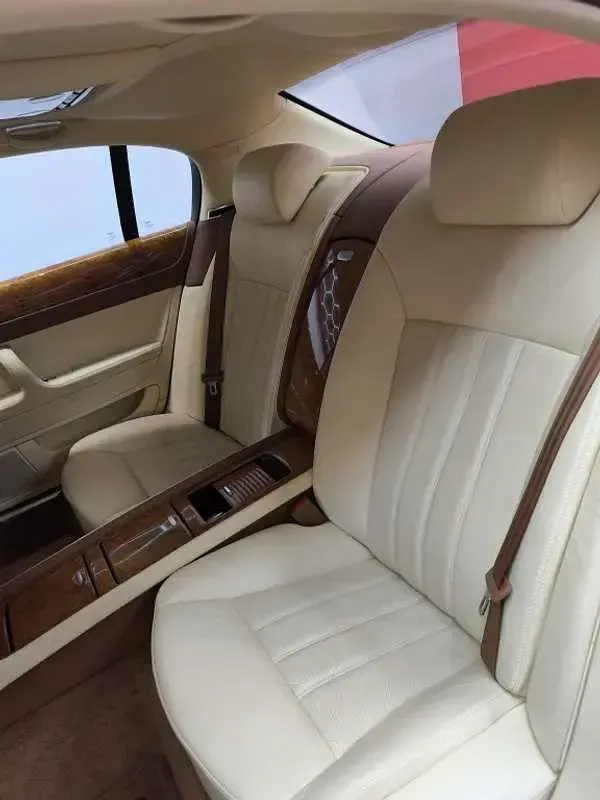 Usado Bentley Continental Flying Spur 559 CV (411 kW) 2005 Blanco Berlina
