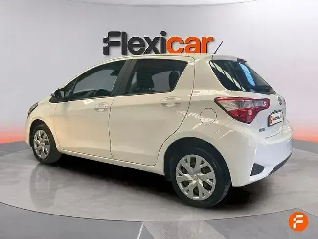Usado Toyota Yaris Active 69 CV (50 kW) 2019 Blanco