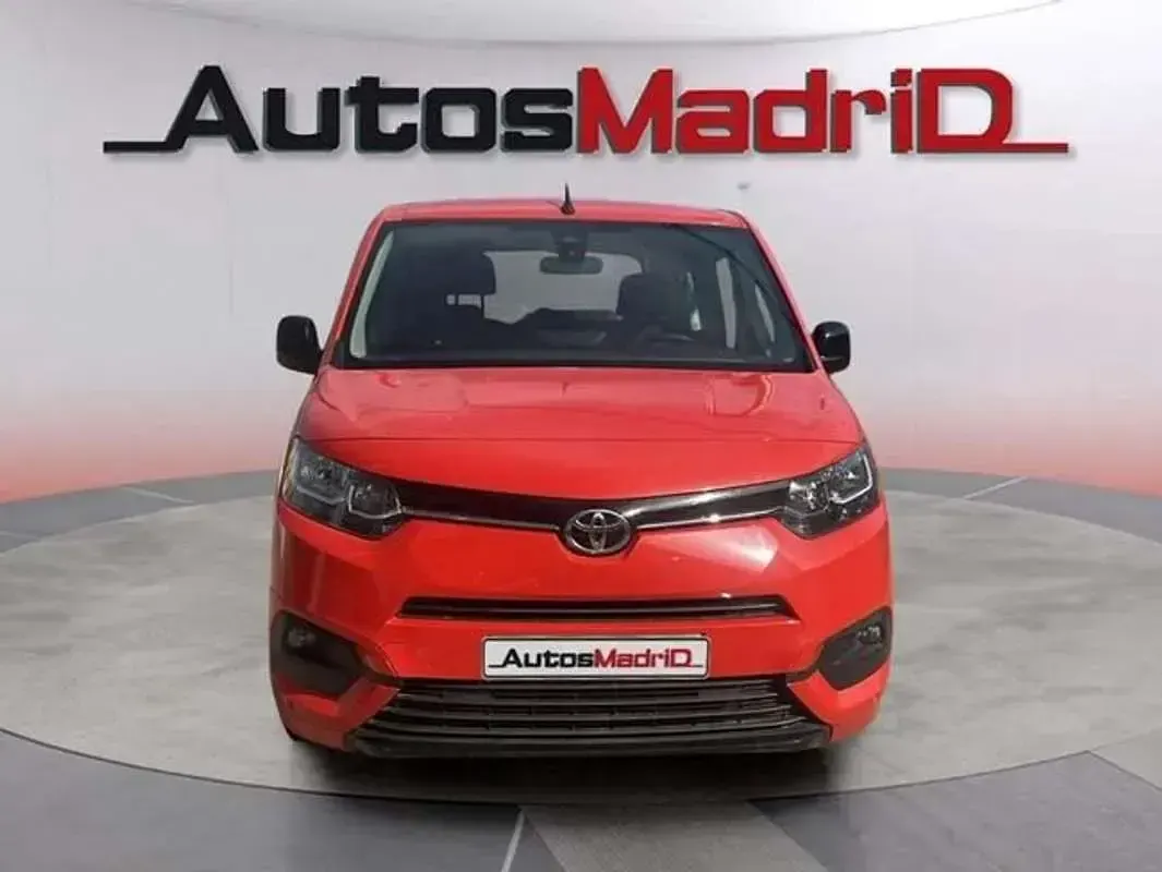 Usado Toyota Proace City City 131 CV (96 kW) 2024 Rojo Monovolumen