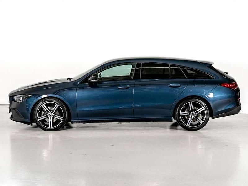 Usado Mercedes CLA200 Shooting Brake 163 CV (119 kW) 2021 Azul Familiar