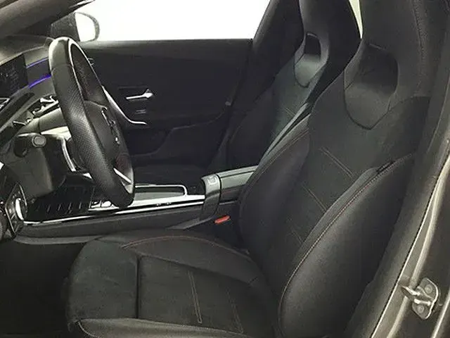 Usado Mercedes CLA250e 218 CV (160 kW) 2025 Plata hightech Coupe