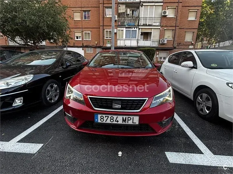 Usado Seat Leon Reference 110 CV (80 kW) 2017 Rojo Berlina