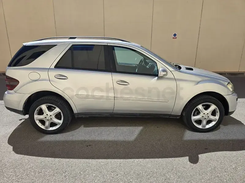 Usado Mercedes ML320 224 CV (164 kW) 2006 Gris / plata SUV