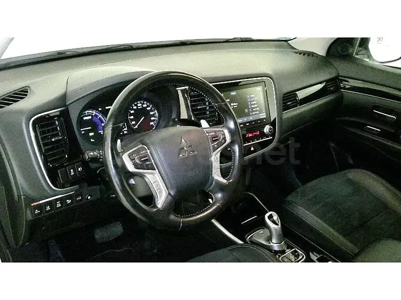 Usado Mitsubishi Outlander P-HEV 224 CV (164 kW) 2021 Blanco SUV