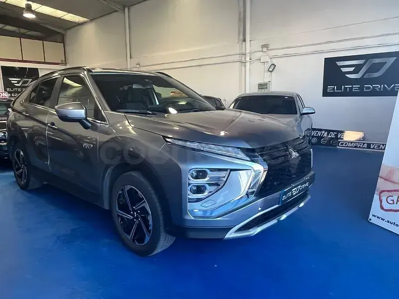 Usado Mitsubishi Eclipse Cross 188 CV (138 kW) 2025 Gris / plata SUV