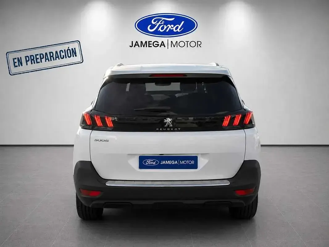 Usado Peugeot 5008 Allure 129 CV (94 kW) 2022 Blanco SUV