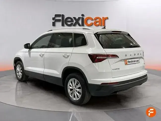 Usado Skoda Karoq Ambition 150 CV (110 kW) 2022 Blanco SUV
