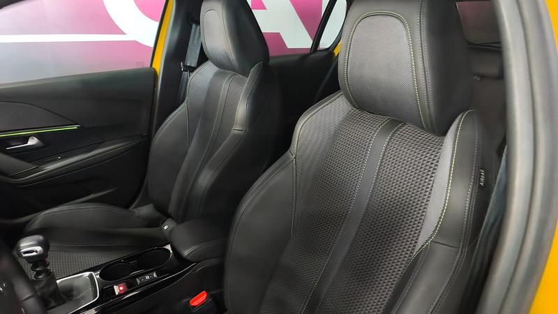 Usado Peugeot 208 GT-line 102 CV (75 kW) 2020 Amarillo Utilitario