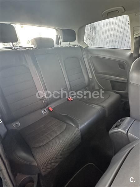 Usado VW Golf VII Sportline 140 CV (102 kW) 2013 Gris / plata Berlina