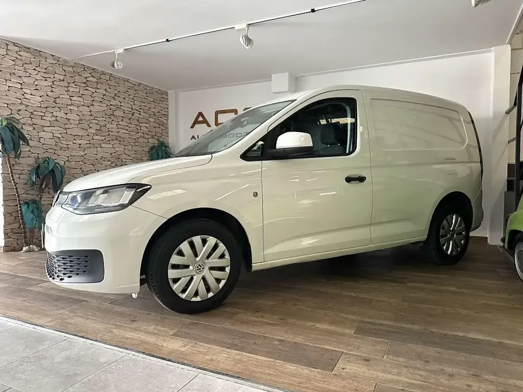Usado VW Caddy 102 CV (75 kW) 2021 Blanco Monovolumen