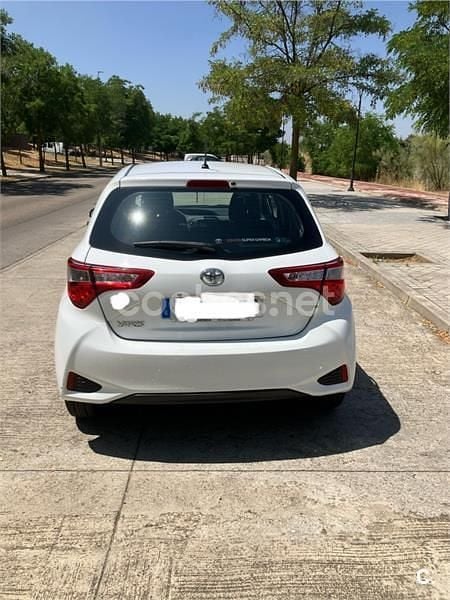 Usado Toyota Yaris Active 111 CV (81 kW) 2019 Blanco Berlina