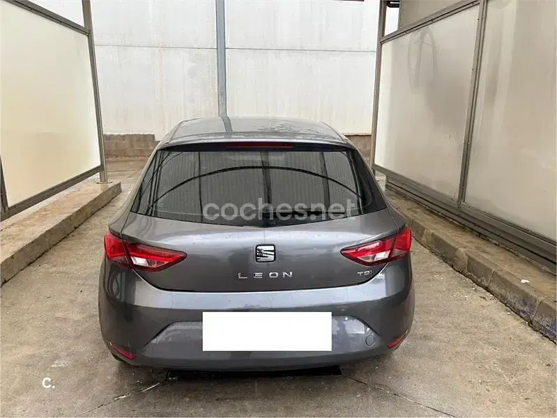 Usado Seat Leon Reference 110 CV (80 kW) 2016 Beige Berlina