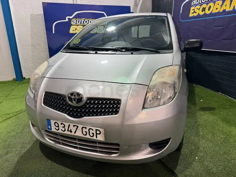 Usado Toyota Yaris 90 CV (66 kW) 2008 Gris / plata Utilitario