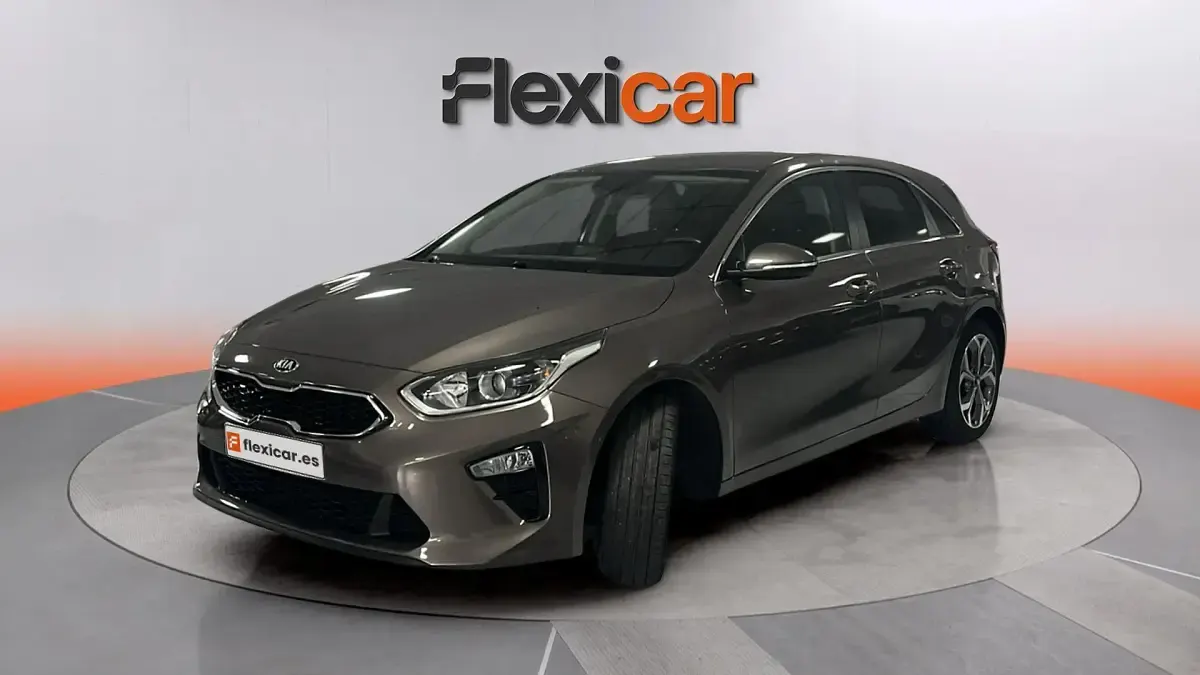 Usado Kia Ceed 140 CV (102 kW) 2019 Marrón Utilitario