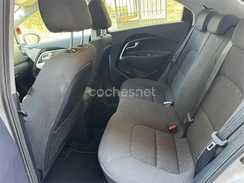 Usado Kia Rio 84 CV (61 kW) 2016 Gris / plata Utilitario