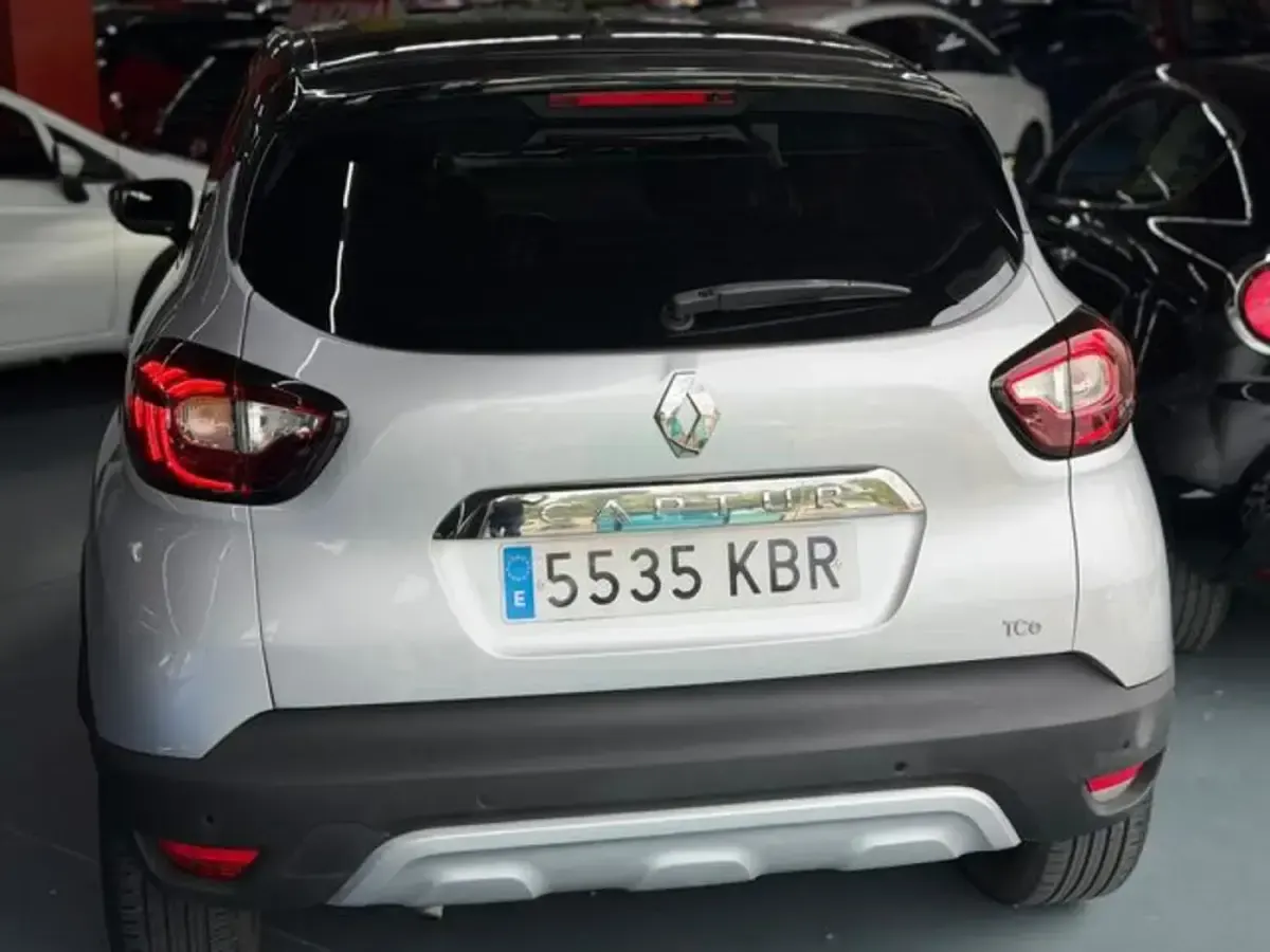 Usado Renault Captur XMOD 120 CV (88 kW) 2017 Gris / plata SUV