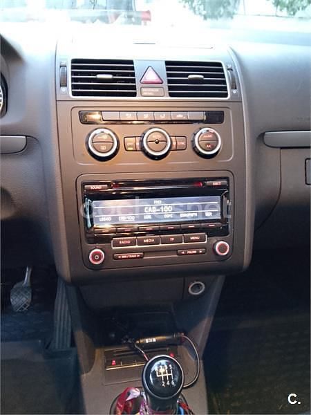 Gris / plata Usado 2015 VW Touran Edition Monovolumen | 9000 € (Un poco caro) - Imagen 1/4