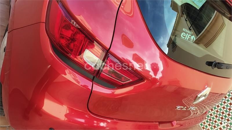 Usado Renault Clio IV Expression 75 CV (55 kW) 2014 Rojo Berlina