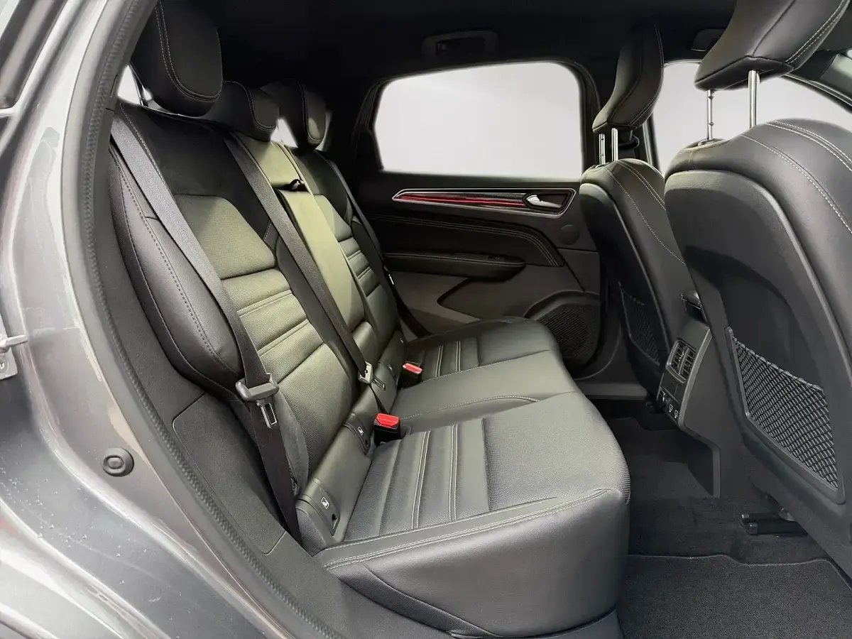 Usado Renault Arkana Engineered 145 CV (106 kW) 2022 Gris SUV