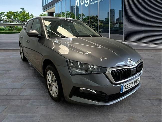 Usado Skoda Scala Selection 95 CV (69 kW) 2023 Gris oscuro Utilitario