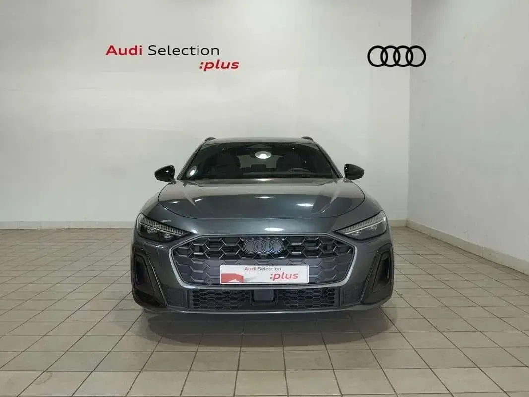 Usado Audi A5 204 CV (150 kW) 2025 Gris Familiar