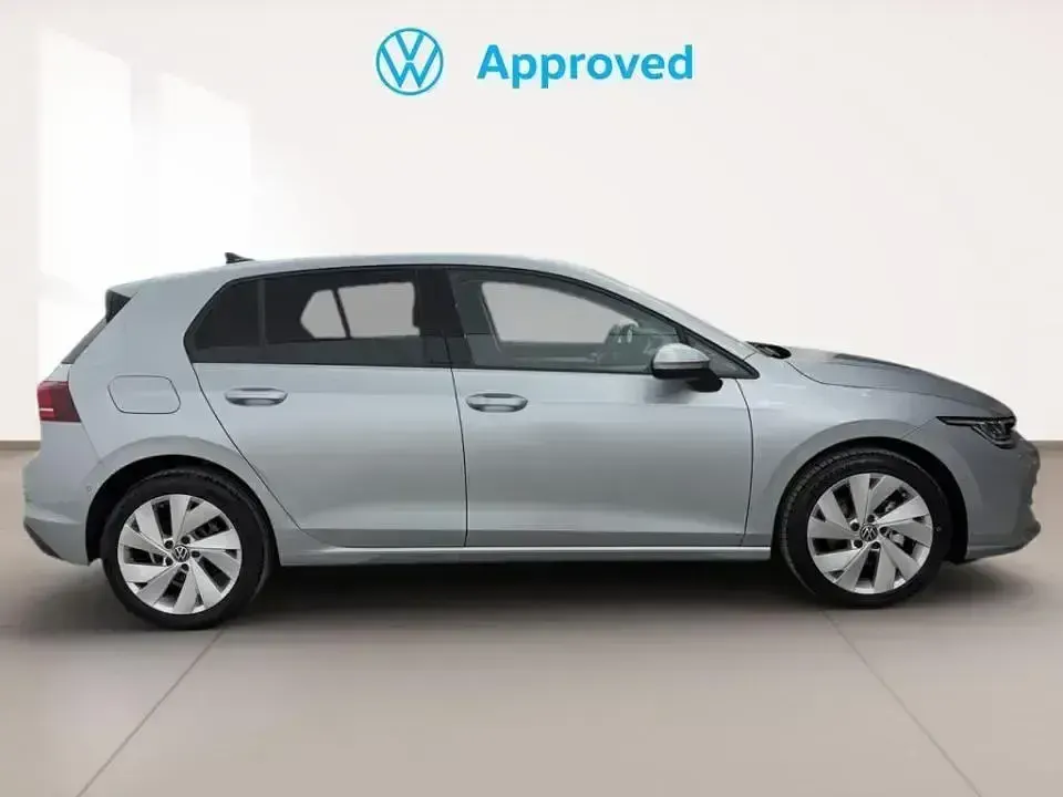 Usado VW Golf VIII Life 116 CV (85 kW) 2025 Gris Utilitario
