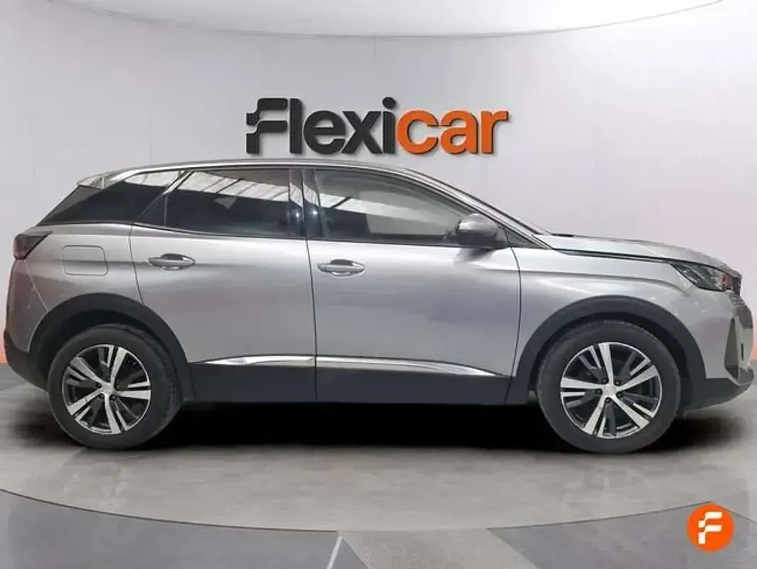 Usado Peugeot 3008 Allure 131 CV (96 kW) 2021 Gris SUV
