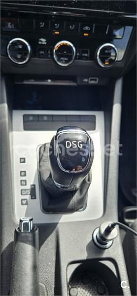 Usado Skoda Octavia 130 CV (95 kW) 2020 Gris / plata Familiar