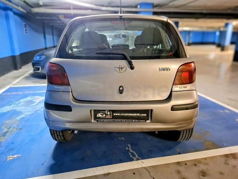 Usado Toyota Yaris T2 75 CV (55 kW) 2003 Gris / plata Berlina