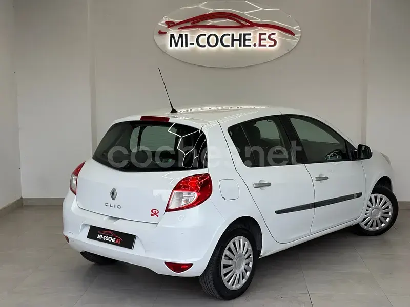 Usado Renault Clio Exception 85 CV (62 kW) 2010 Blanco Familiar
