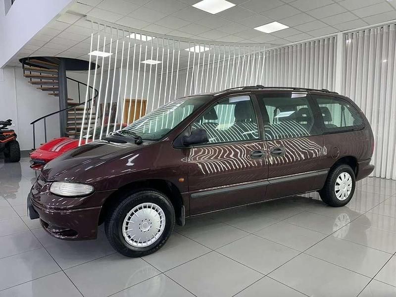Usado Chrysler Voyager 150 CV (110 kW) 2002 Burdeos Monovolumen