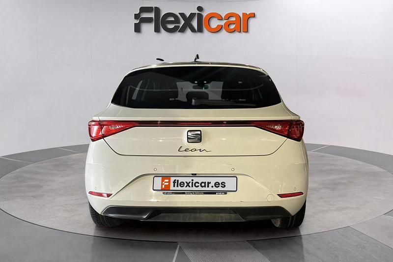 Usado Seat Leon Style 116 CV (85 kW) 2020 Blanco Berlina