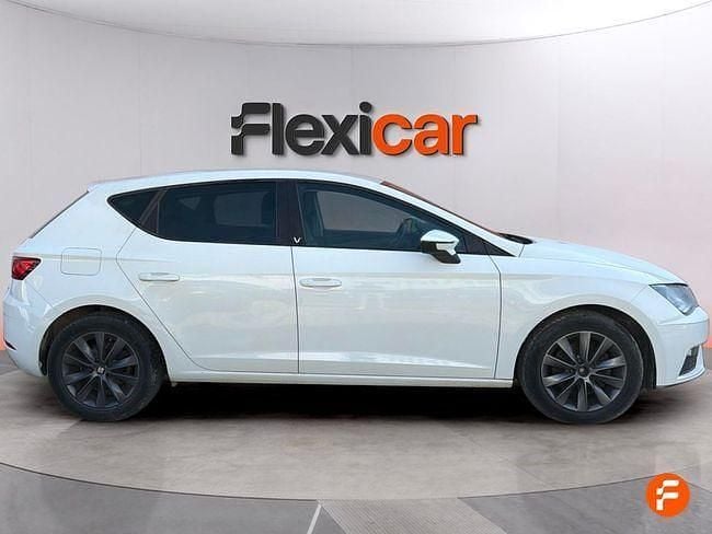 Usado Seat Leon Style 130 CV (95 kW) 2019 Blanco