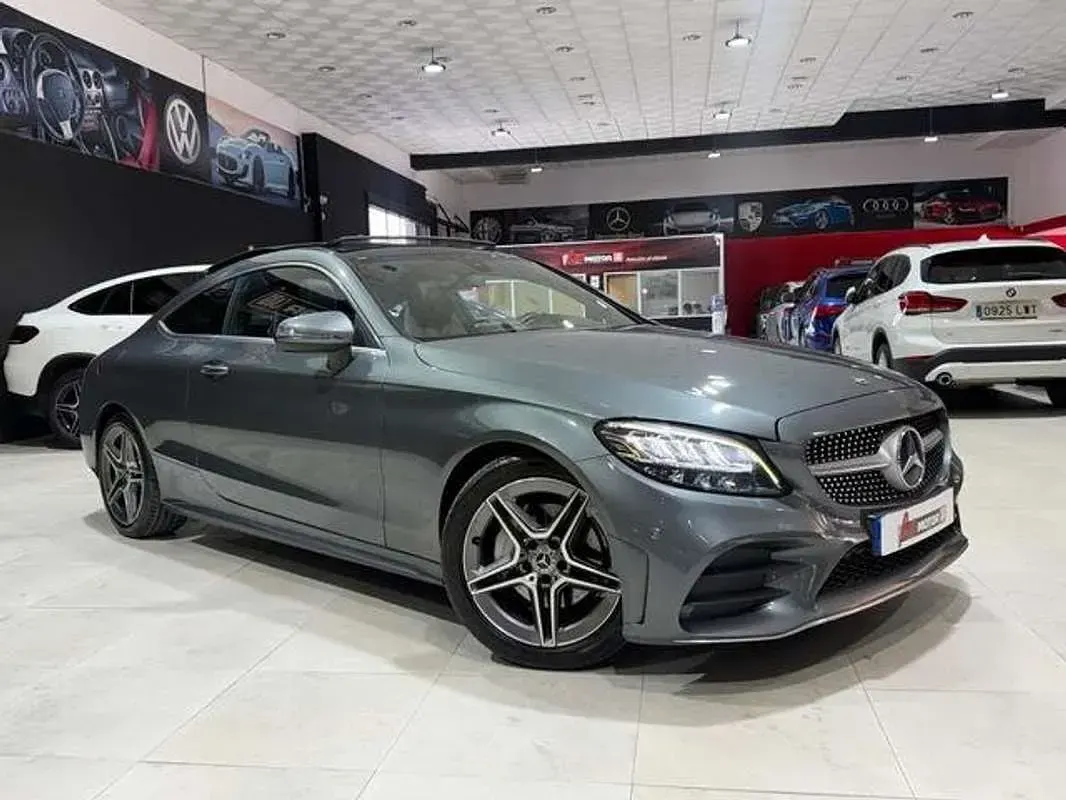 Usado Mercedes C220 194 CV (142 kW) 2019 Gris Coupe