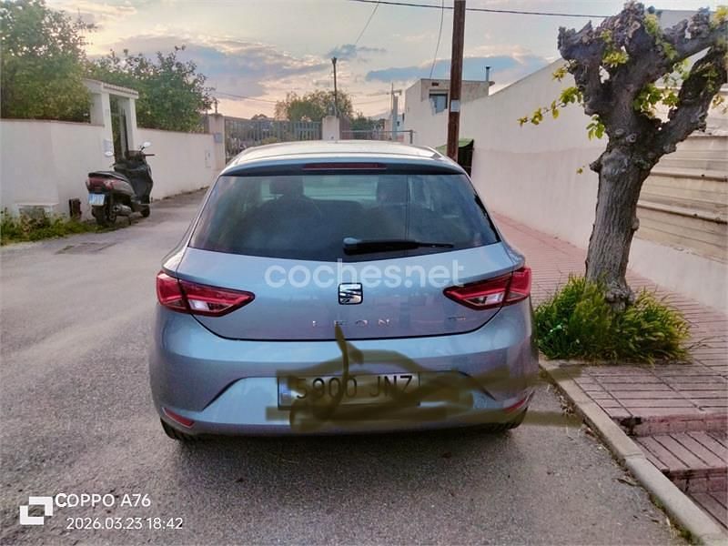 Usado Seat Leon ST CONNECT 110 CV (80 kW) 2016 Gris / plata Familiar