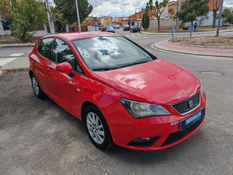 Usado Seat Ibiza Reference 90 CV (66 kW) 2012 Rojo Utilitario